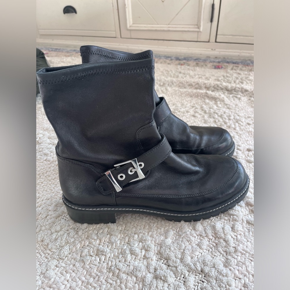 Stuart Weitzman leather boots size 9 excellent condition